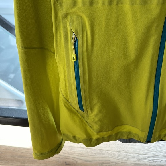 Patagonia light rain jacket - Picture 3 of 7